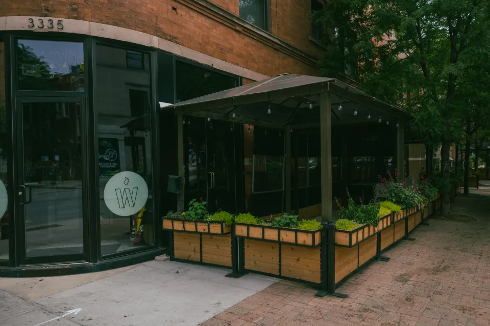 Outdoor dining patio built next to a restaurant in Chicago